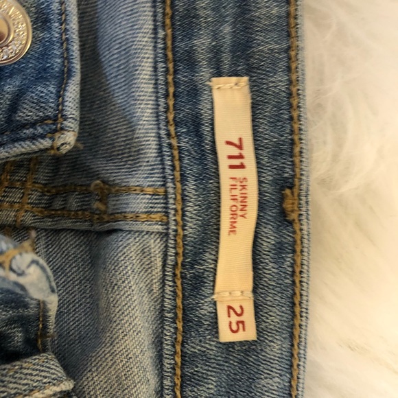 Levi’s mid rise skinny jeans - Picture 3 of 3